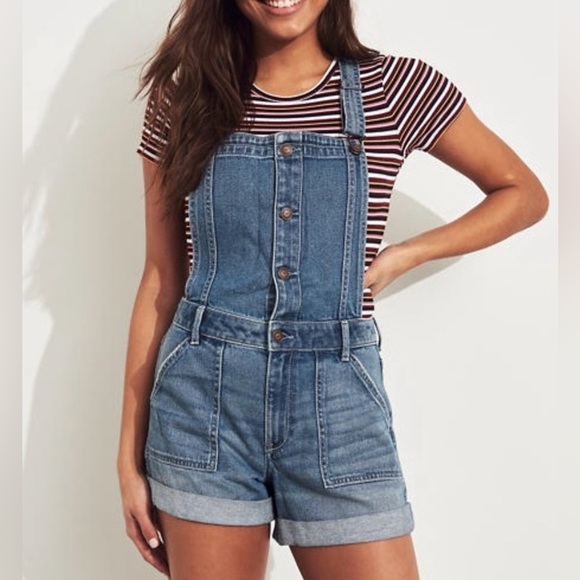 Hollister Pants - Hollister High Rise Mom 4” Short Overalls ‘Seen on TV, Betty Riverdale’ sz M
